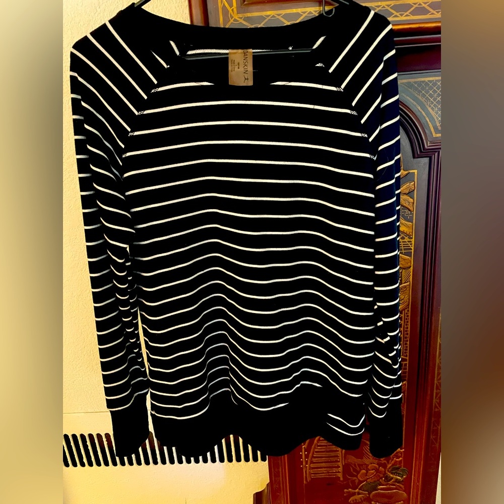 Danskin Black and White Striped Long Sleeve Shirt, size Large
